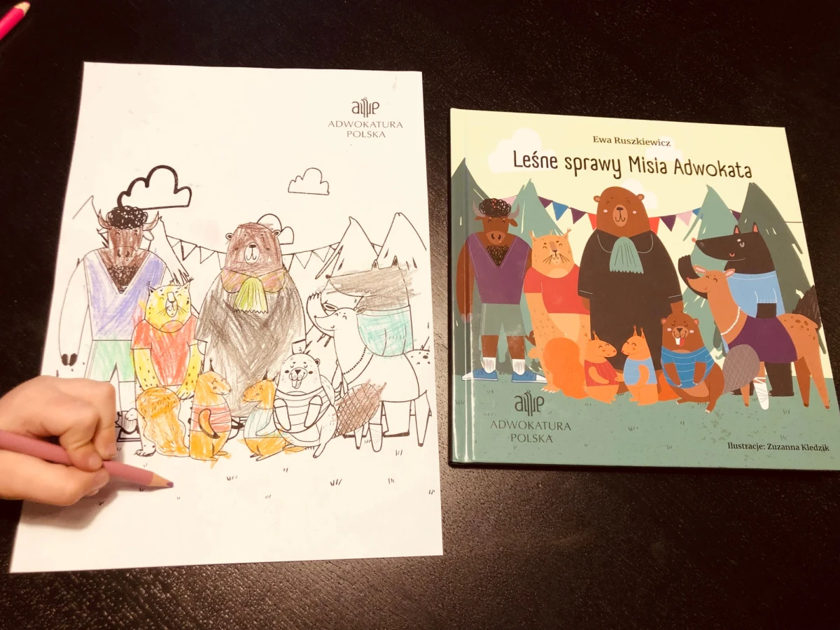 Do ponad 110 tysięcy dzieci w szkołach i przedszkolach w całej Polsce dotrze w kwietniu akcja "Bajeczni Adwokaci". Mecenasi w szkołach i przedszkolach czytają najmłodszym bajkę pt. "Leśnie sprawy Misia Adwokata". Na spotkania przynoszą także togi i opowiadają o wykonywanym przez siebie zawodzie.