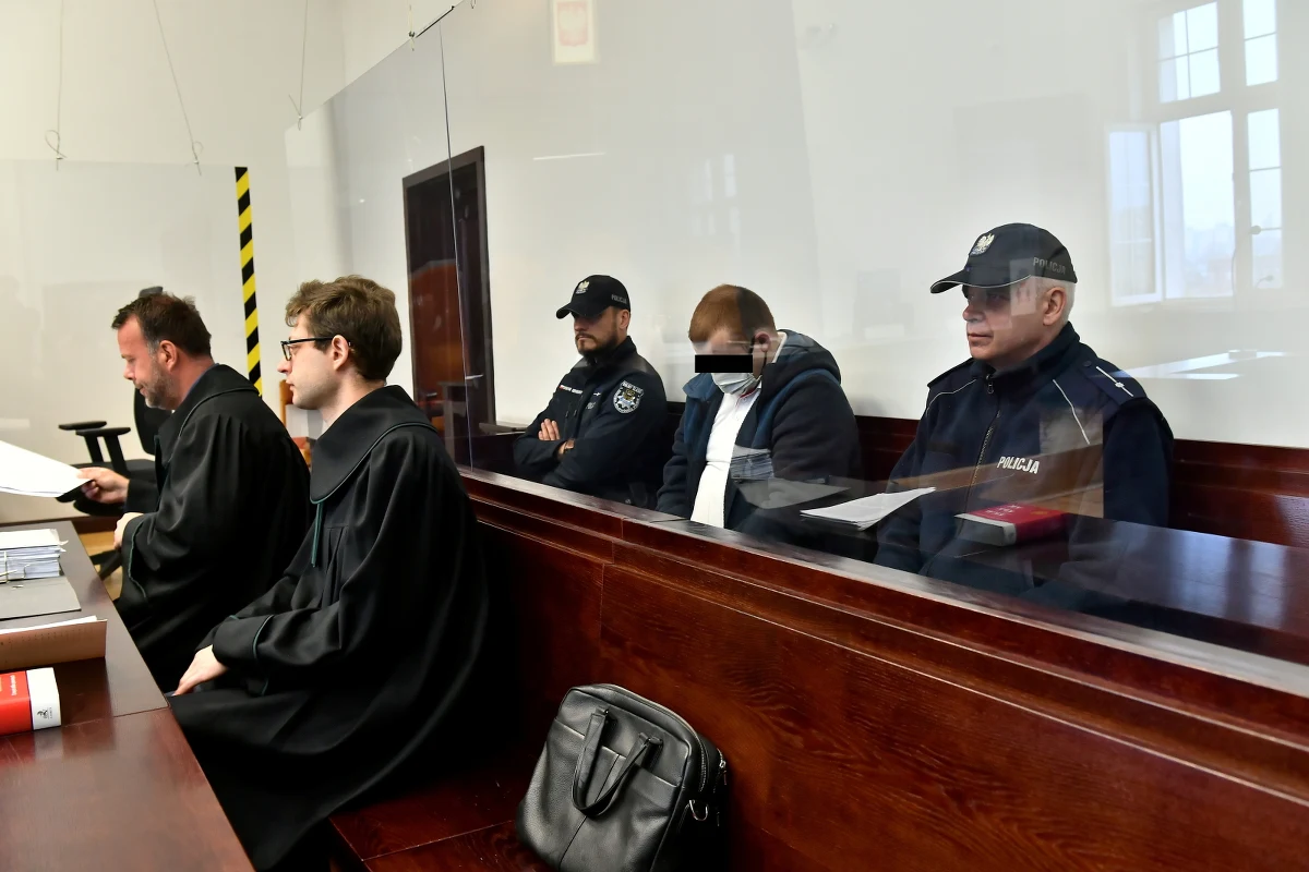 Przed Sądem Apelacyjnym we Wrocławiu rozpoczął się w piątek proces odwoławczy Jakuba A. oskarżonego o zabójstwo 10-letnej Kristiny w Mrowinach. Do zbrodni doszło w czerwcu 2019 r. W pierwszej instancji A. został skazany na dożywocie.

