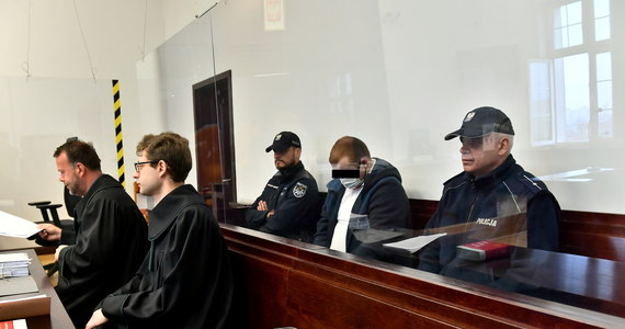 Przed Sądem Apelacyjnym we Wrocławiu rozpoczął się w piątek proces odwoławczy Jakuba A. oskarżonego o zabójstwo 10-letnej Kristiny w Mrowinach. Do zbrodni doszło w czerwcu 2019 r. W pierwszej instancji A. został skazany na dożywocie.

