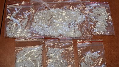 Wielkopolskie: Narkotyki trzymał w szafce kuchennej i na stole, 33-latek z zarzutami