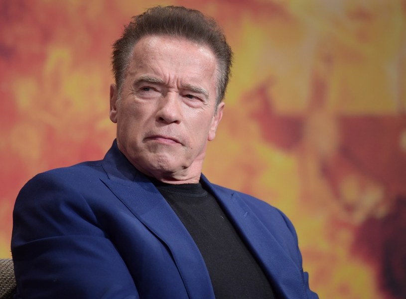 We wtorek Arnold Schwarzenegger opublikował filmik, na którym pokazał, jak łata dziurę w osiedlowej drodze. Aktor wyjaśnił, że on i jego sąsiedzi od tygodni prosili o to odpowiednie służby, ale wobec braku działań postanowił wziąć sprawy w swoje ręce. Teraz okazuje się, że gwiazdor nieco się pospieszył. Jak wyjaśnił przedstawiciel władz Los Angeles, owa dziura była bowiem wykopem technicznym, który służył do modernizacji instalacji gazowej.