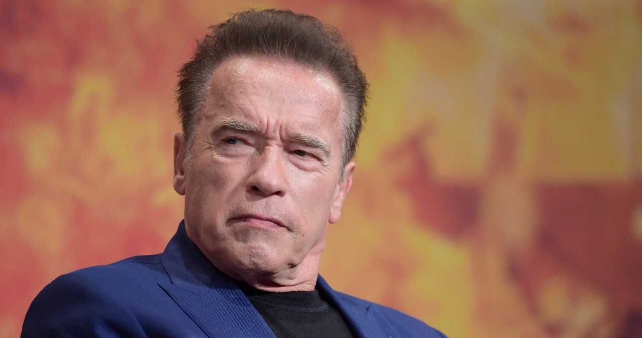 We wtorek Arnold Schwarzenegger opublikował filmik, na którym pokazał, jak łata dziurę w osiedlowej drodze. Aktor wyjaśnił, że on i jego sąsiedzi od tygodni prosili o to odpowiednie służby, ale wobec braku działań postanowił wziąć sprawy w swoje ręce. Teraz okazuje się, że gwiazdor nieco się pospieszył. Jak wyjaśnił przedstawiciel władz Los Angeles, owa dziura była bowiem wykopem technicznym, który służył do modernizacji instalacji gazowej.