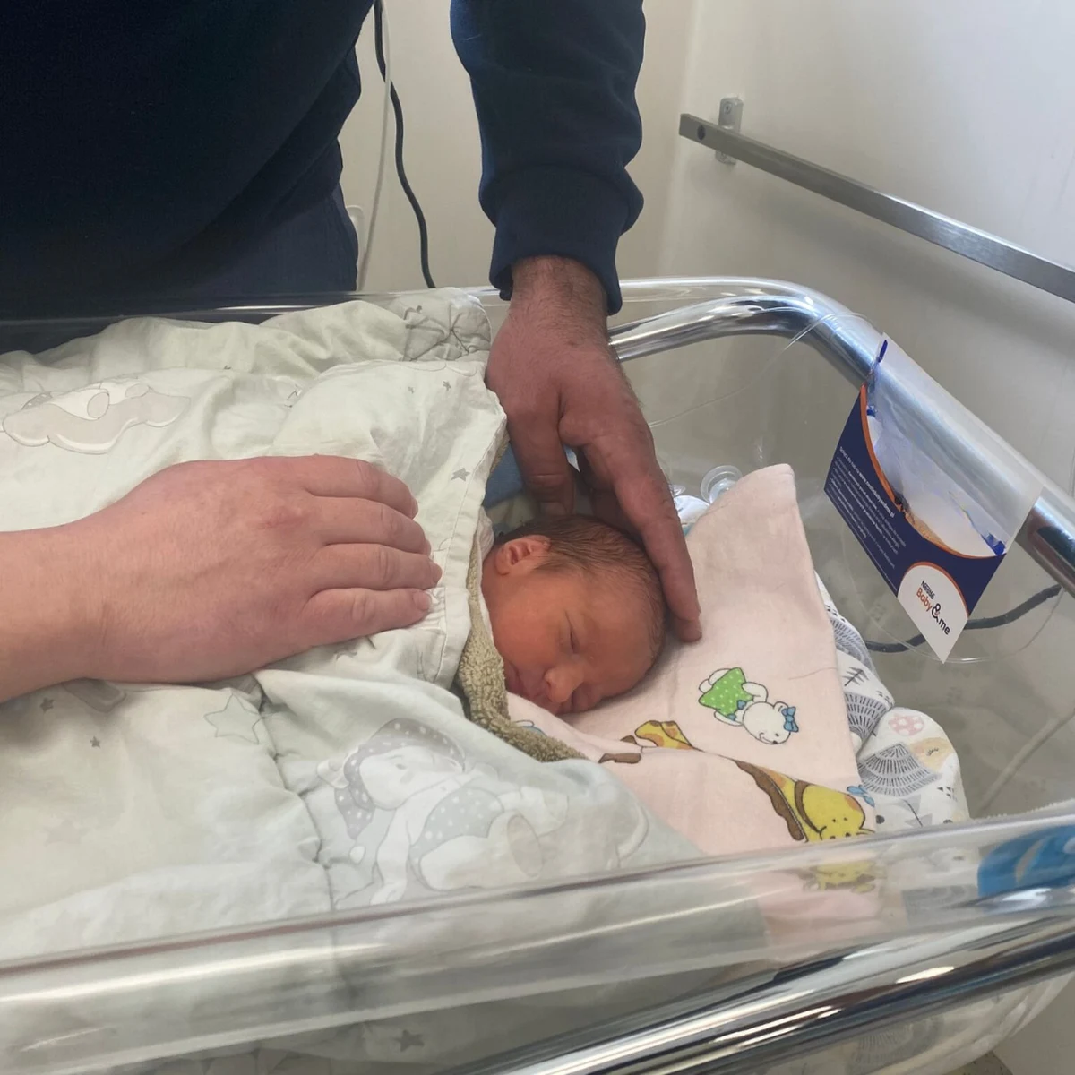 Ola, Ala i Adam - to trojaczki, które przyszły na świat w Instytucie Centrum i Zdrowia Matki Polki w Łodzi. Maluchy są w doskonałej formie, teraz przebywają pod czujnym okiem specjalistów w Klinice Neonatologii. 