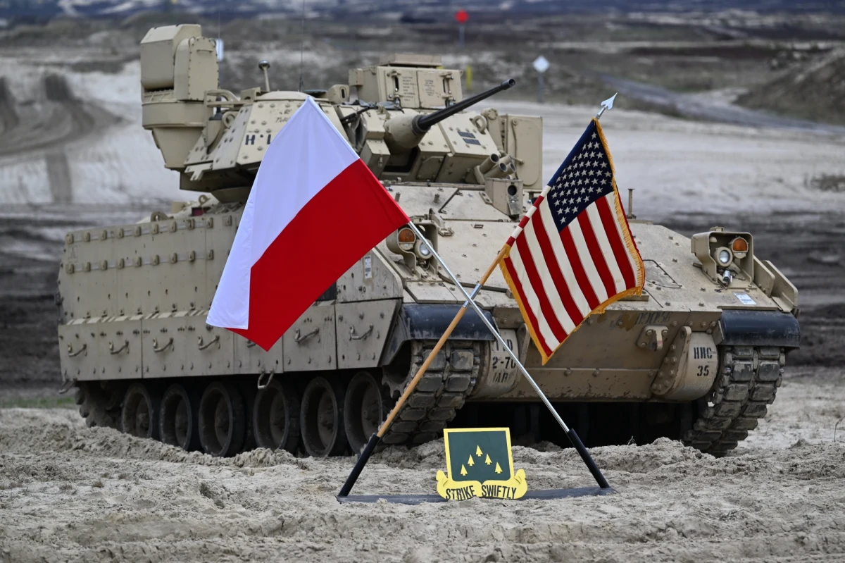 "Stany Zjednoczone nigdy nie opuszczą Europy. W naszym własnym interesie jest to, aby na kontynencie europejskim panowało bezpieczeństwo i stabilność" - zapewnia gen. Ben Hodges, były dowódca sił amerykańskich w Europie. W wywiadzie dla portalu T-online wojskowy Stanów Zjednoczonych wskazuje też, czego w sprawach bezpieczeństwa Niemcy mogą się nauczyć od Polaków. 