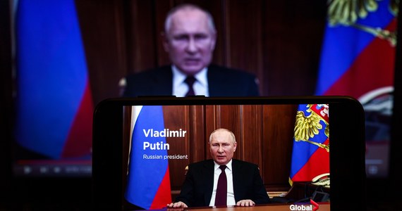 Prezydent Rosji Władimir Putin podpisał w piątek ustawę zezwalającą władzom na wydawanie elektronicznych zawiadomień poborowym i rezerwistom powoływanym do służby w armii, wywołując tym samym obawy przed nową falą mobilizacji - informuje AP.