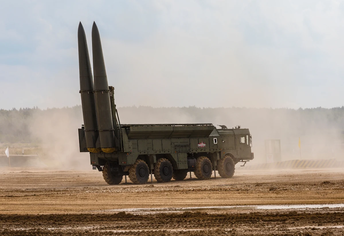 ​Magazyn biznesowy "Capital" poinformował, że w szczątkach rosyjskiego pocisku odkryto kabel ethernetowy firmy Harting  z Espelkamp w Nadrenii Północnej-Westfalii. "Od grudnia ubiegłego roku Harting wstrzymał wszelkie dostawy do Rosji" - poinformowała w piątek firma.