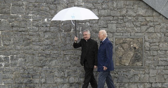 To był jeden z najbardziej wzruszających momentów czterodniowej wizyty prezydenta USA w Irlandii. Ostatniego dnia, podczas zwiedzania Sanktuarium Matki Bożej w Knock w hrabstwie Mayo, Joe Biden spotkał księdza Franka O’Grady’ego. To ten duchowny udzielił ostatniego namaszczenia jego synowi Beau Bidenowi w 2015 roku. 