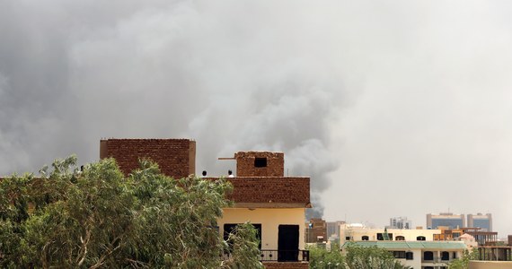 W centrum Chartumu, stolicy Sudanu, słychać strzały i eksplozje. Na skutek walk pomiędzy armią rządową a rebeliantami zapalił się samolot należący do ukraińskich niskobudżetowych linii SkyUp - poinformowała rosyjska sekcja BBC.