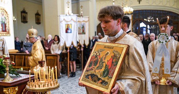 Prawosławni i wierni innych obrządków wschodnich, m.in. grekokatolicy, rozpoczęli w niedzielę obchody Świąt Wielkanocnych, które w tym roku przypadają u nich tydzień później niż u katolików.