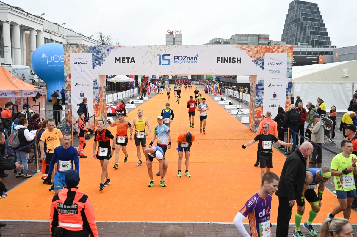 ​Etiopka Wibinech Anchalem wygrała 15. Poznań Półmaraton i wynikiem 1:07.54 ustanowiła rekord trasy. Wśród mężczyzn triumfował jej rodak Haftamu Gebresilase z czasem 1:00.26. W zawodach wzięło udział 8,5 tysiąca zawodników.