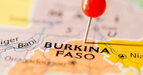 Niezidentyfikowani napastnicy zabili 40 osób i ranili 33 w północnym Burkina Faso - poinformowała agencja Reutera, powołując się na oświadczenie rządu w Wagadugu. Wśród zabitych są żołnierze regularnej armii Burkina Faso i ochotnicy wspierający wojsko.