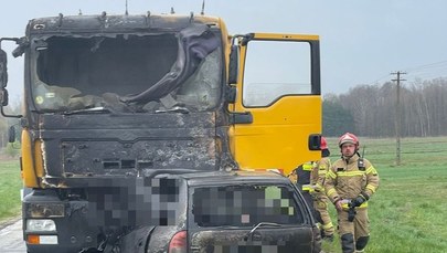 Tragiczny wypadek osobówki z ciężarówką. W środku ciało ofiary