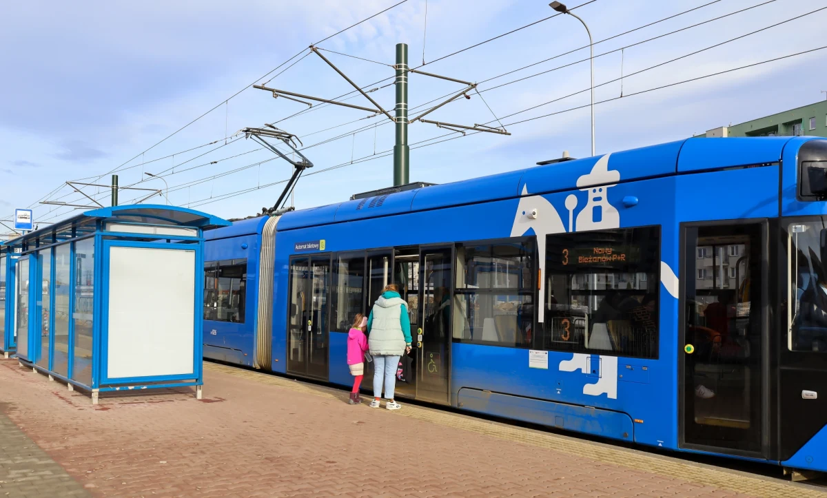 Od dziś do czwartku w godzinach wieczornych wyłączany będzie ruch tramwajowy na odcinku od skrzyżowania ul. Limanowskiego i Na Zjeździe do zjazdu z estakady tramwajowej nad dworcem Kraków Płaszów. Powód? Prace na torowisku na ulicy Wielickiej.

