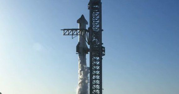 Firma SpaceX Elona Muska zamierzała dziś po południu wystrzelić największą kosmiczną rakietę w historii. Składa się ona z dwóch części - pojazdu Starship, który jest zarówno rakietą jak i samym pojazdem kosmicznym, a także członu podstawowego, tzw. Super Heavy. Start został wstrzymany ok. 20 minut przed planowanym terminem. Jak podała firma SpaceX, przyczyną były problemy z ciśnieniem, które stwierdzono podczas tankowania paliwa. 