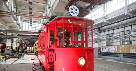 W Warszawie odbyła się prezentacja zrekonstruowanego tramwaju, który w czasie II wojny światowej jeździł przez teren getta. Pojazd ma trafić do Muzeum Getta Warszawskiego i być częścią wystawy stałej. 