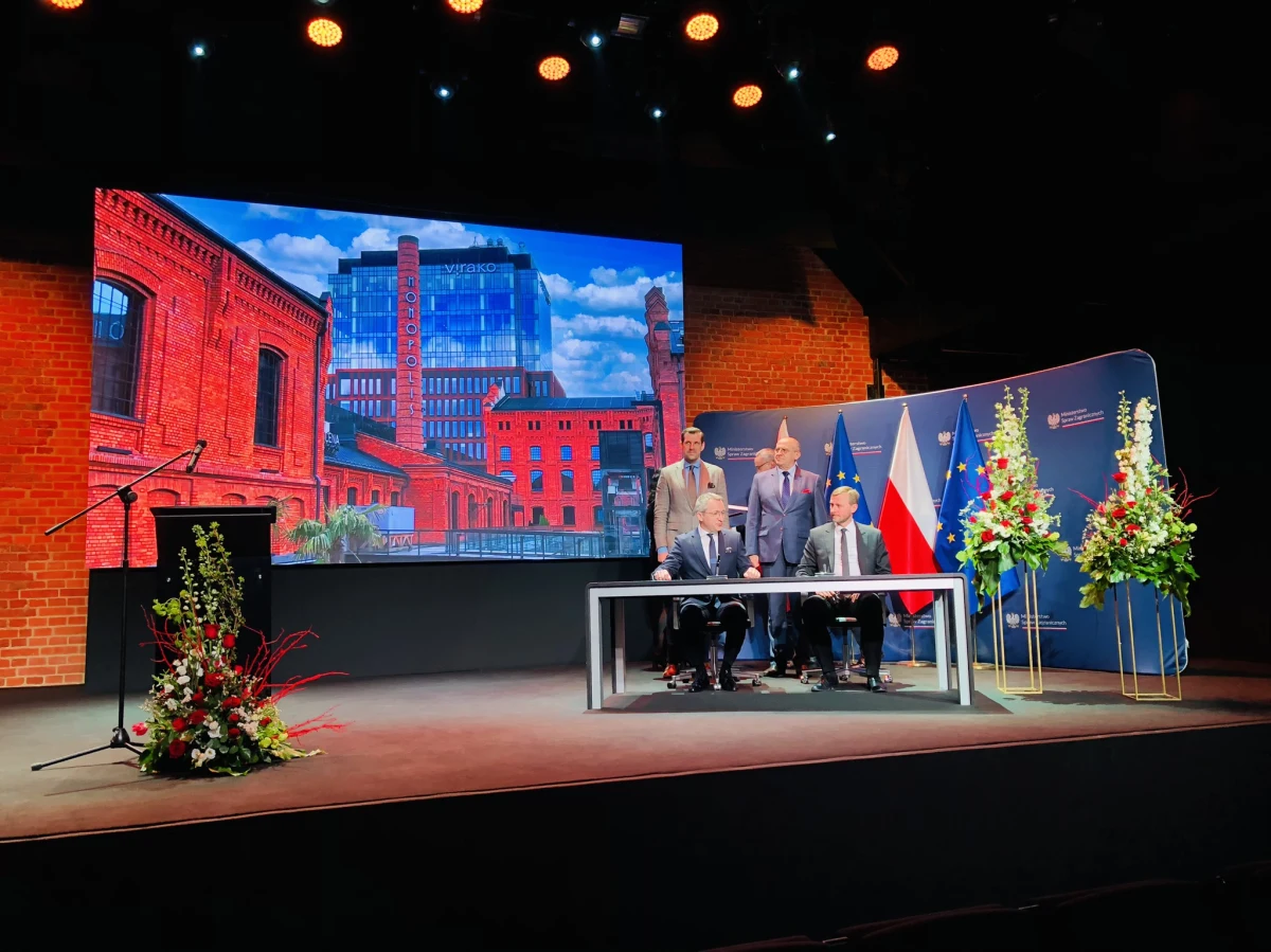 Od czerwca w Łodzi zacznie działać Centrum Decyzji Wizowych Ministerstwa Spraw Zagranicznych. Będzie cyfrowo obsługiwać cudzoziemców, którzy chcą w Polsce przebywać, studiować czy pracować.