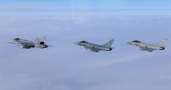 Królewskie Siły Powietrzne Wielkiej Brytanii (RAF) przechwyciły nad Zatoką Fińską dwa rosyjskie myśliwce i samolot zwiadowczy. Maszyny zbliżyły się do strefy kontrolowanej przez NATO na Morzu Bałtyckim.