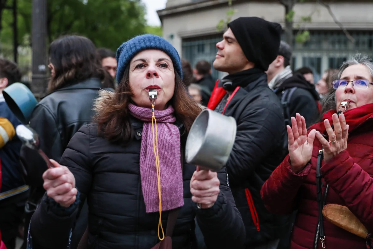 Telewizyjne orędzie Emmanuela Macrona do narodu wywołało nową falę zamieszek w Paryżu i innych miastach Francji. Prezydent Francji oświadczył, że wprowadzenie reformy emerytalnej było konieczne i nie zamierza jej zawiesić. Przyznał, jednak, że reforma "nie została zaakceptowana" przez społeczeństwo.