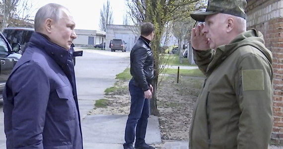 Władimir Putin odwiedził okupowane obwody chersoński i ługański w Ukrainie. Prezydent Rosji wizytował tamtejsze rosyjskie bazy wojskowe. Spotkał się też z przywróconym niedawno na stanowisko dowódcą wojsk powietrznodesantowych generałem Michaiłem Teplinskim.