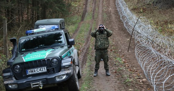 "Ruszyła budowa zapory elektronicznej na granicy polsko-rosyjskiej. Prace zostaną zakończone jesienią tego roku. Będziemy mieli pełen monitoring tego, co dzieje się na granicy z Rosją" - poinformował minister spraw wewnętrznych i administracji Mariusz Kamiński.