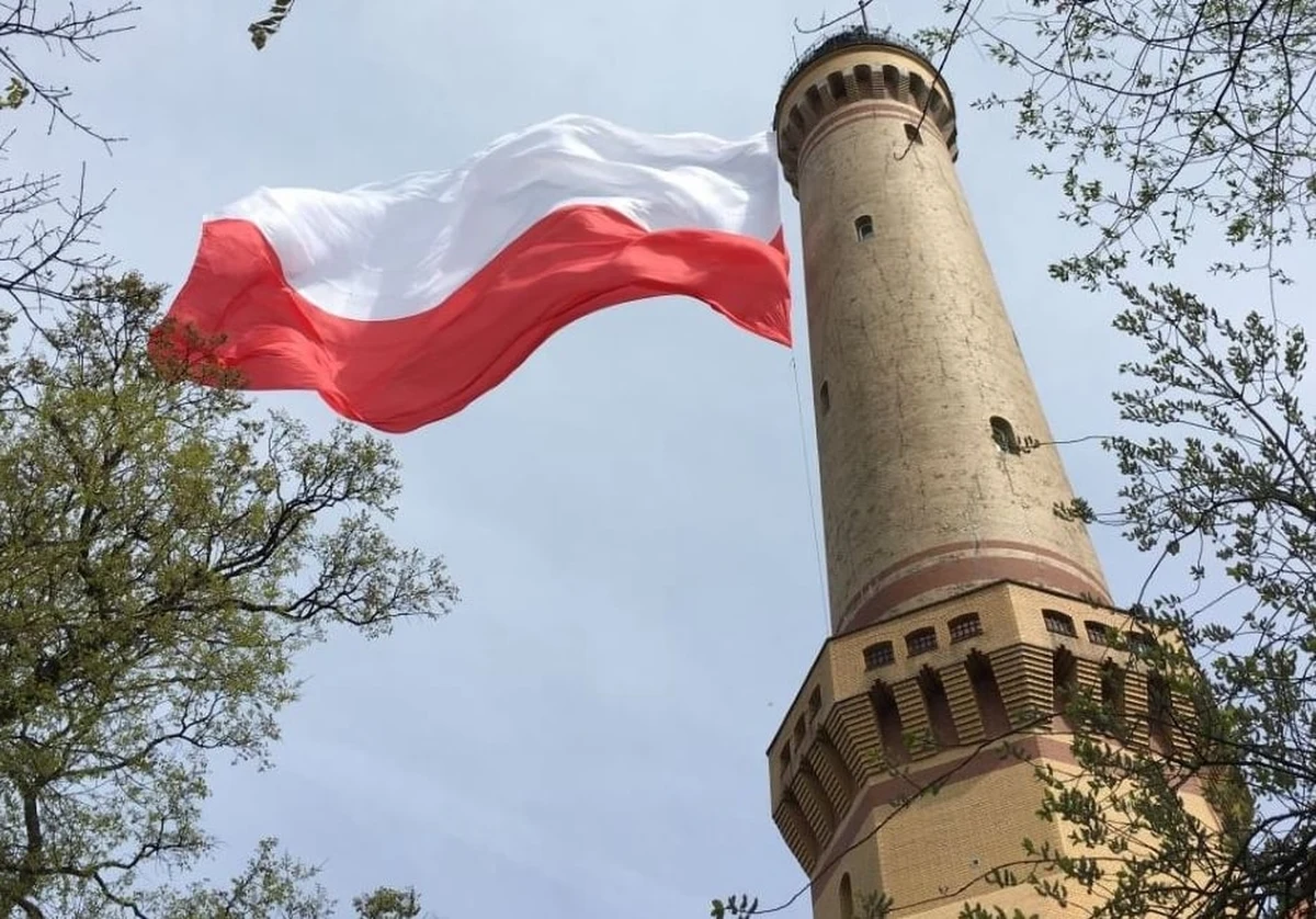 Zachodniopomorski Sejmik ma zająć się zamknięciem okolic terminalu LNG w Świnoujściu. Od ubiegłego tygodnia obowiązuje zakaz przebywania w promieniu 200 metrów od obiektu. To odcięło drogę do plaży czy największych zabytków Świnoujścia: latarni i Fortu Gerharda. 
