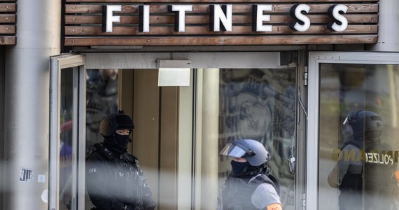 Co najmniej cztery osoby zostały ranne w ataku nożownika lub nożowników w studio fitnessu w niemieckim Duisburgu. Sprawcy uciekli i są poszukiwani.
