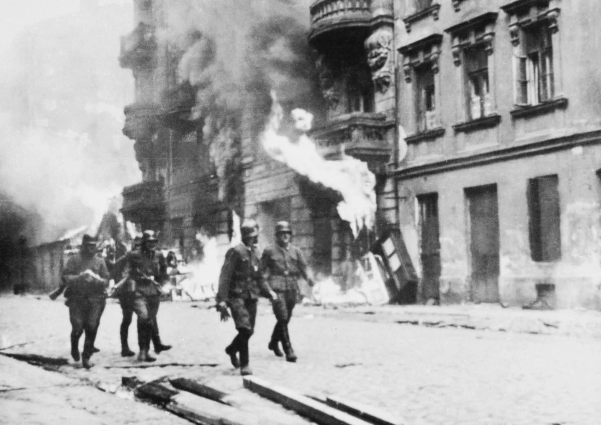 Osiemdziesiąt lat temu nad ranem wybuchło powstanie w getcie warszawskim. Był to największy akt zbrojnego oporu Żydów w czasie II wojny światowej. W Faktach RMF FM odwiedzamy miejsca, w których rozegrały się te historyczne wydarzenia.