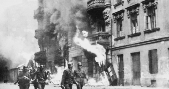 Osiemdziesiąt lat temu nad ranem wybuchło powstanie w getcie warszawskim. Był to największy akt zbrojnego oporu Żydów w czasie II wojny światowej. W Faktach RMF FM odwiedzamy miejsca, w których rozegrały się te historyczne wydarzenia.