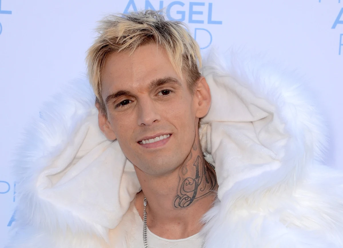 Amerykańscy śledczy podali przyczynę śmierci Aarona Cartera - piosenkarza, aktora i brata Nicka, gwiazdy zespołu Backstreet Boys. Policja znalazła ciało Cartera 5 listopada 2022 roku w jego domu w Kalifornii.