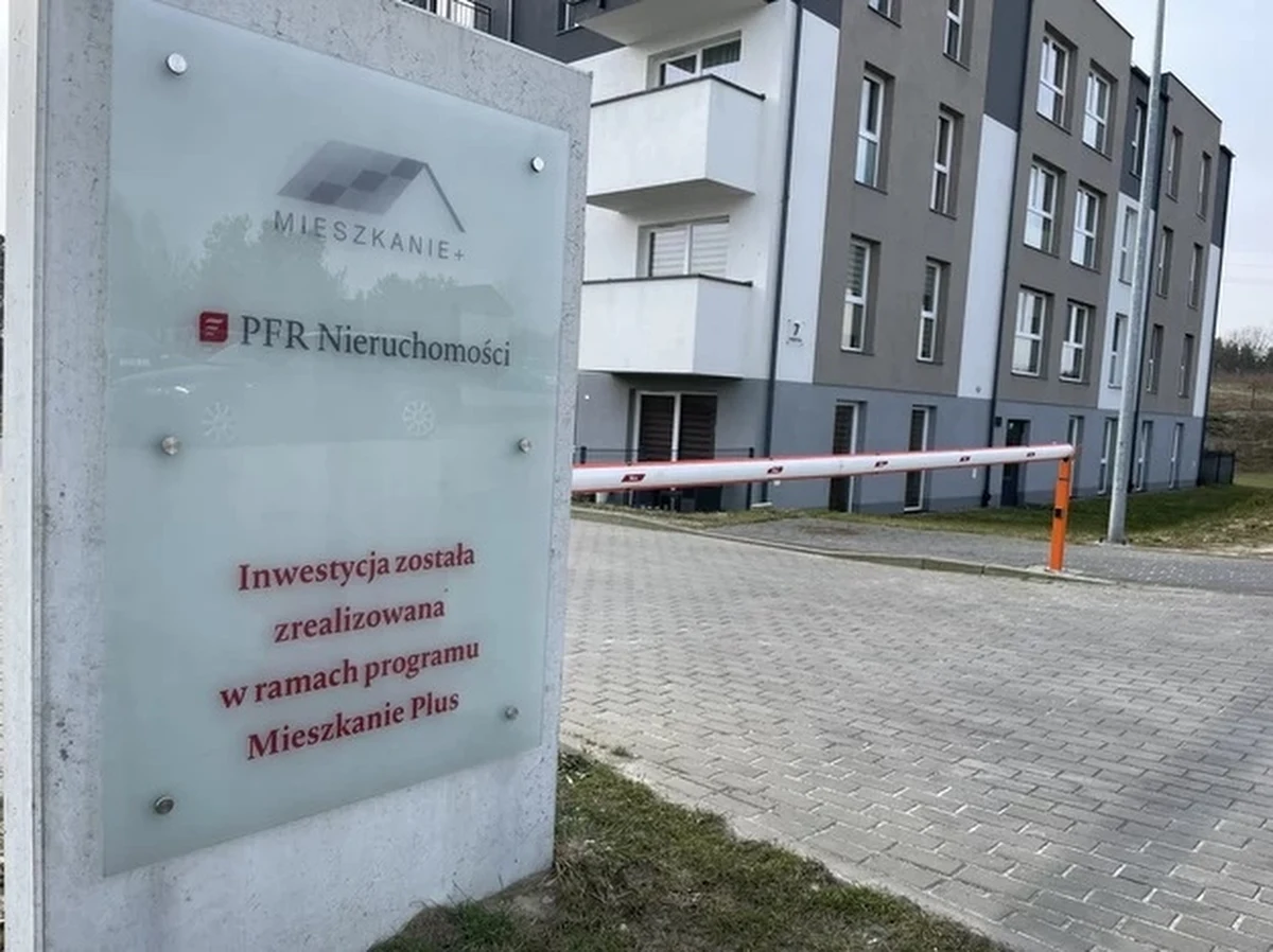 Zawiadomienie w sprawie stosowania praktyk naruszających zbiorowe interesy konsumentów korzystających z programu Mieszkanie Plus złożyli do Urzędu Ochrony Konkurencji i Konsumentów parlamentarzyści Koalicji Obywatelskiej z Pomorza. Wkrótce do UOKiK-u trafić mają zawiadomienia z innych miejsc Polski. Mieszkańcy podkreślają, że czują się oszukani, apelują do premiera o podjęcie działań w tej sprawie. 