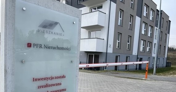 Zawiadomienie w sprawie stosowania praktyk naruszających zbiorowe interesy konsumentów korzystających z programu Mieszkanie Plus złożyli do Urzędu Ochrony Konkurencji i Konsumentów parlamentarzyści Koalicji Obywatelskiej z Pomorza. Wkrótce do UOKiK-u trafić mają zawiadomienia z innych miejsc Polski. Mieszkańcy podkreślają, że czują się oszukani, apelują do premiera o podjęcie działań w tej sprawie. 