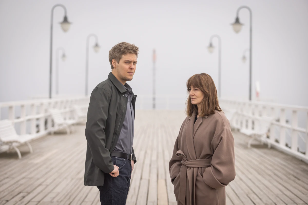 W Trójmieście trwają zdjęcia do filmu "Kolory zła. Czerwień". Obraz na podstawie kryminału Małgorzaty Oliwii Sobczak reżyseruje Adrian Panek. Głównych bohaterów grają Maja Ostaszewska i Jakub Gierszał. 