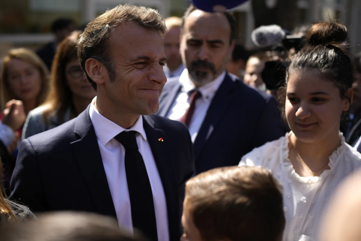 Związkowcy pozbawili prądu prezydenta Emmanuela Macrona w czasie wizyty na południu Francji! Prąd został odcięty najpierw na lotnisku w Montpellier, gdzie szef państwa wylądował, a później w pobliskiej szkole, w której spotkał się z nauczycielami i uczniami. Do tych akcji protestacyjnych przeciwko podniesieniu wieku emerytalnego z 62 do 64 lat przyznali się aktywiści z największej francuskiej centrali związkowej - Powszechnej Konfederacji Pracy.