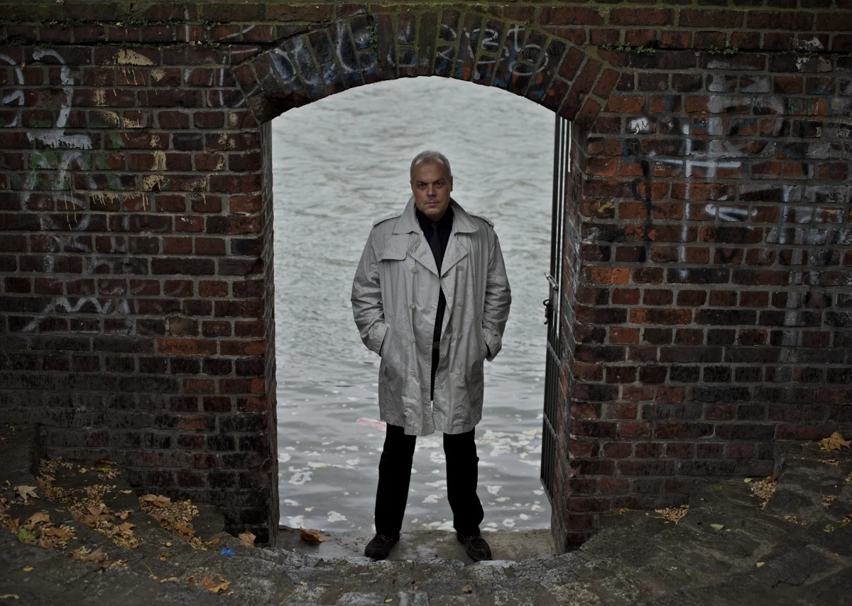 Wrocławski pisarz, autor kryminałów o komisarzu Eberhardzie Mocku, Marek Krajewski otrzymał tytuł Honorowego Obywatela Wrocławia. O przyznaniu wyróżnienia zdecydowali miejscy radni. Uroczyste wręczenie tytułu odbędzie się w czerwcu, podczas uroczystej sesji rady miejskiej.