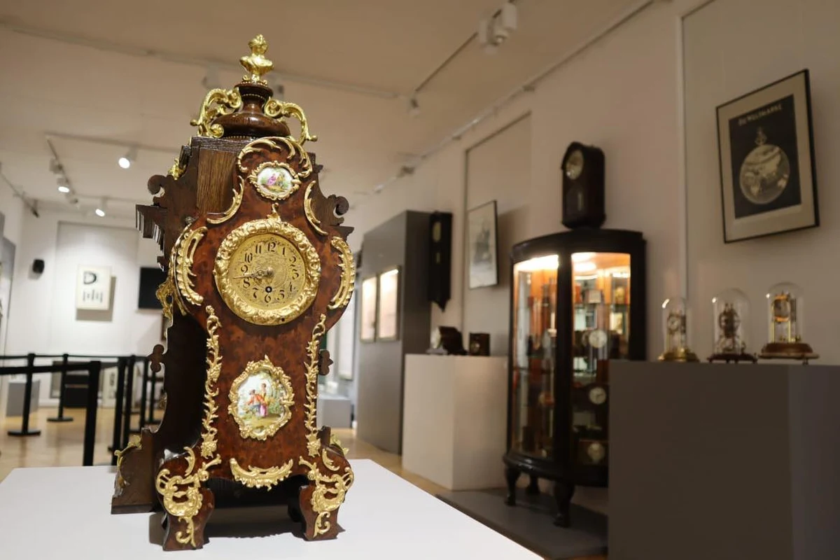 Od jutra w Muzeum Porcelany w Wałbrzychu będzie można oglądać wyjątkową wystawę zabytkowych zegarów. Pochodzą z założonej w 1850 roku w Świebodzicach fabryki Gustava Beckera. Na ekspozycji zaprezentowano ponad 160 czasomierzy.