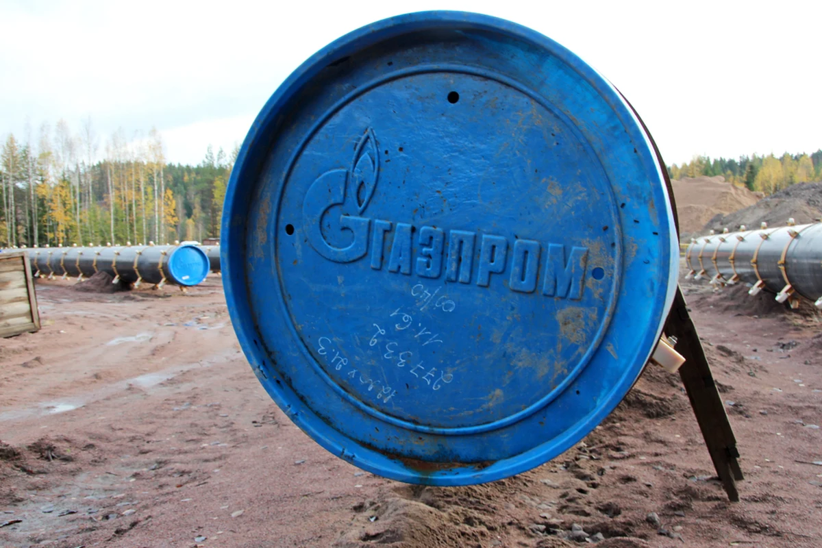 Rosyjskich odbiorców czekają podwyżki cen gazu. Gazprom - w związku z trudną sytuacją finansową spowodowaną zachodnimi sankcjami - chce uwolnienia cen dla klientów krajowych. Pisze o tym rosyjski dziennik Kommiersant. 