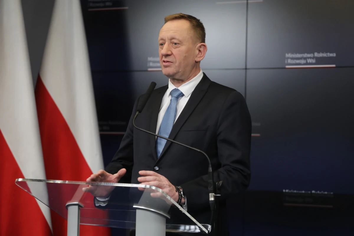 Nie widzę możliwości, żeby ktoś mógł oszukać ten system - mówi minister rolnictwa Robert Telus o procedurach tranzytu ukraińskich produktów rolnych, w tym zboża, które mają wejść o północy. O godzinie 17:00, na 7 godzin przed wznowieniem tranzytu, rząd nie opublikował rozporządzeń, na podstawie których ma on się odbywać. 