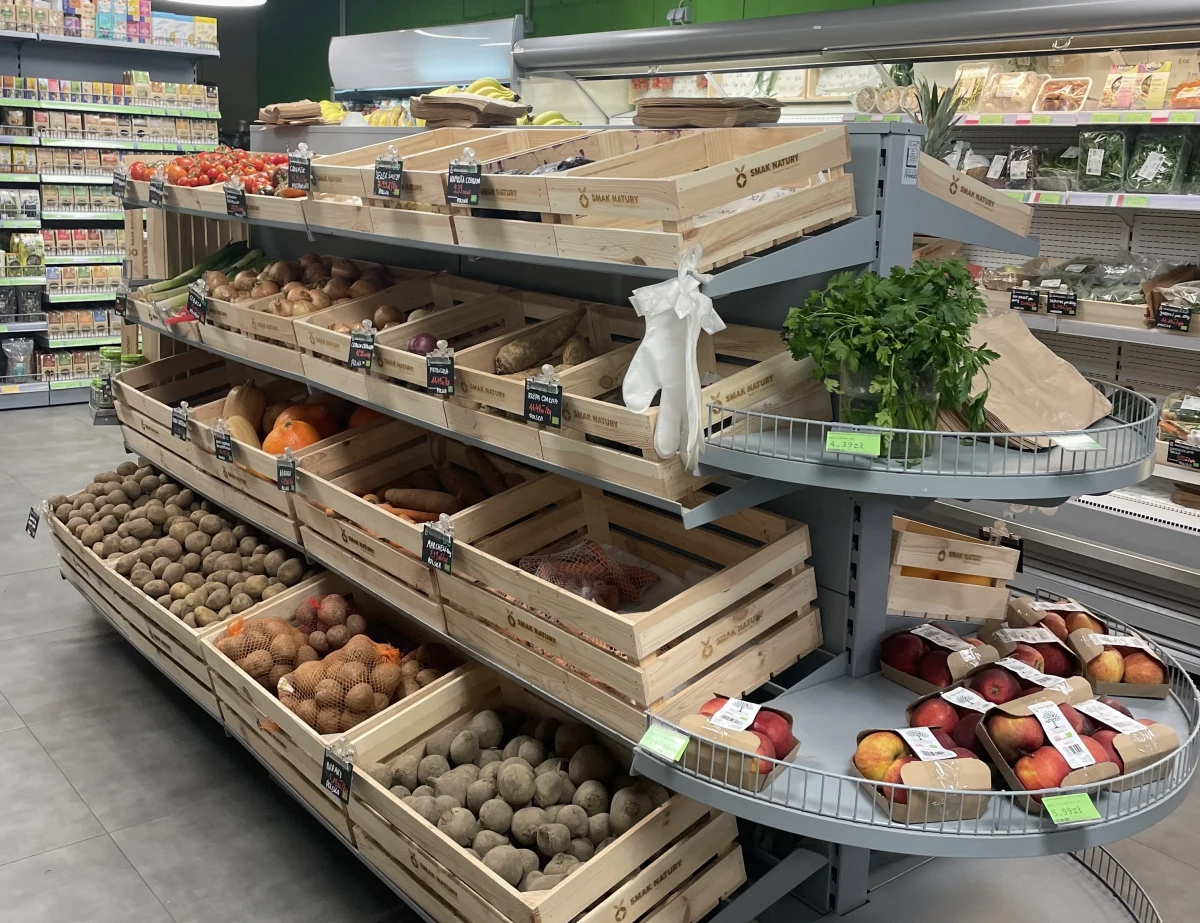 Ekologiczne warzywa i owoce, makarony, kiszonki, soki czy syropy - to tylko część produktów, które w ramach "Zielonego Tygodnia” możemy kupić w promocyjnych cenach. Akcja zainicjowana przez Polską Izbę Żywności Ekologicznej ma na celu zapoznać konsumentów z produktami bio i uświadomić ich, dlaczego są one lepsze od tych konwencjonalnych.