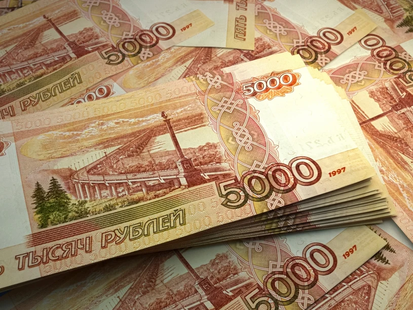 Rosyjskie wpływy z ropy najniższe od 2020 r. Kreml walczy z pustą kasą