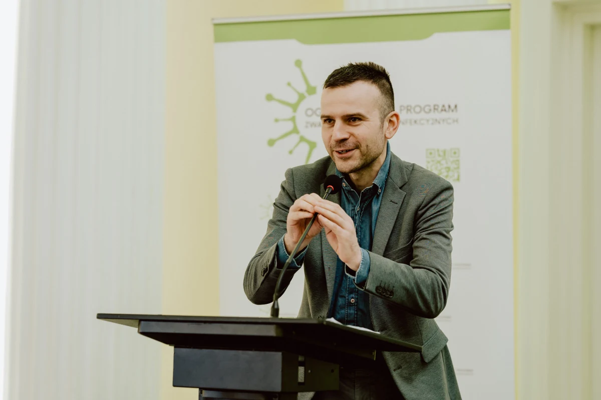 Cieszą nas takie fakty. Nasz dziennikarz Michał Dobrołowicz odebrał dzisiaj nagrodę - Zdrowe Pióro. To wyróżnienie przyznaje Rada Naukowa Ogólnopolskiego Programu Zwalczania Chorób Infekcyjnych.