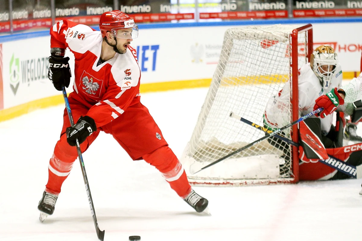 Polscy hokeiści pokonali Węgry 4:2 (1:0, 1:0, 2:2) w towarzyskim meczu rozegranym w Tychach. Rewanż odbędzie się w piątek w Bytomiu.