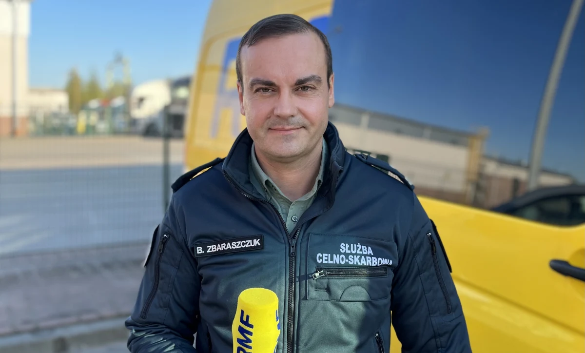 "Kontrole (produktów rolnych z Ukrainy - przyp. red.) odbywają się na wszystkich przejściach granicznych. Kontrole odbywają się również wewnątrz kraju w oddziałach celnych, ale są też prowadzone przez grupy mobilne funkcjonariuszy służby celno-skarbowej funkcjonującej w ramach KAS i one mogą się zdarzyć w każdym miejscu w kraju" - mówił w rozmowie 7 pytań o 7:07 w internetowym Radiu RMF24 Bartosz Zbaraszczuk, szef Krajowej Administracji Skarbowej. 