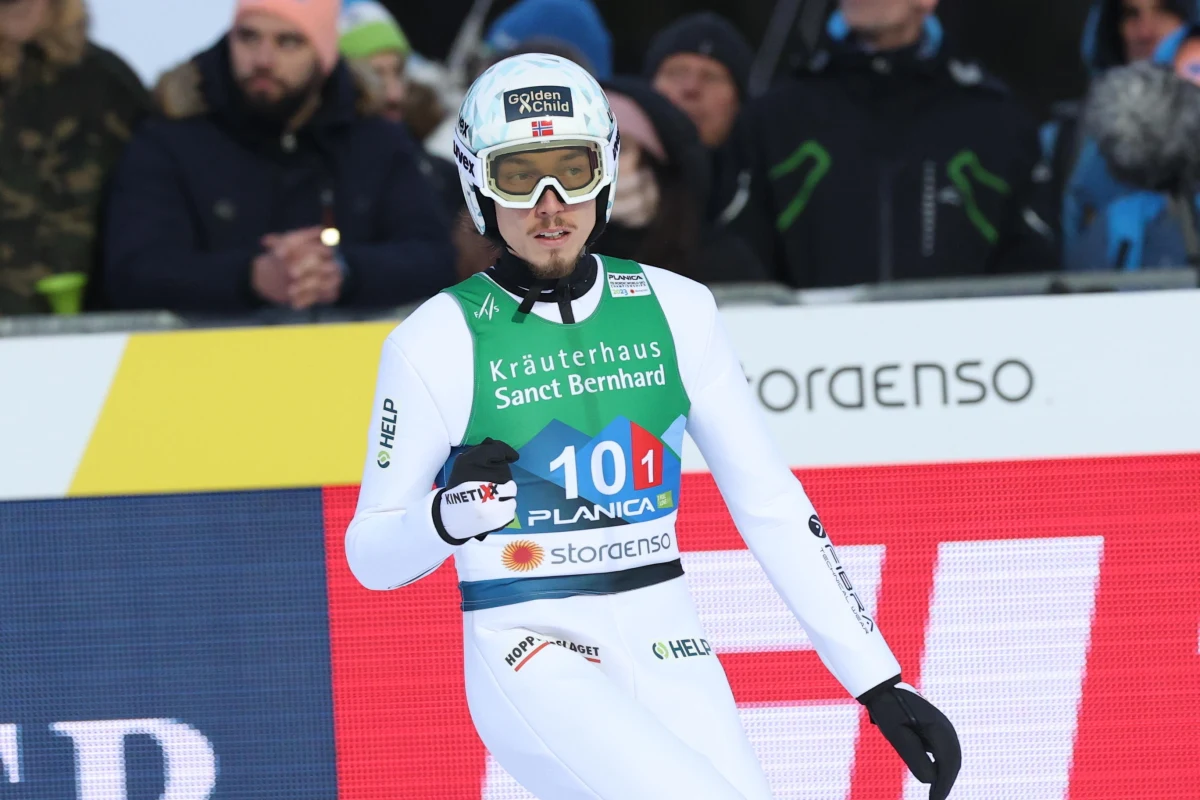 Mistrz olimpijski i mistrz świata w drużynie Johann Andre Forfang skrytykował norweską federację (NSF) za to, że skoki narciarskie są jedyną dyscypliną, w której zawodnicy nie otrzymują stałego wynagrodzenia i jedynym ich dochodem są premie z zawodów.