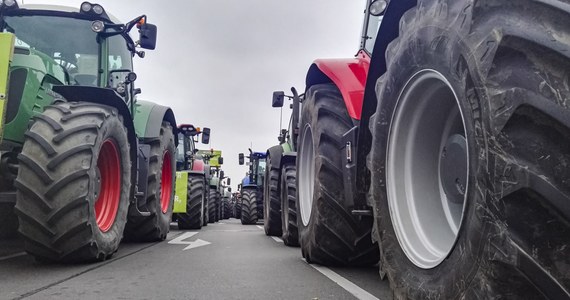 W Szczecinie od miesiąca trwa protest rolników, którzy nie są zadowoleni ze sposobu, w jaki polskie władze rozwiązały kwestię transportu zboża z Ukrainy. Czy nastroje uspokoiły przepisy o tranzycie produktów rolnych, które weszły w życie tej nocy?