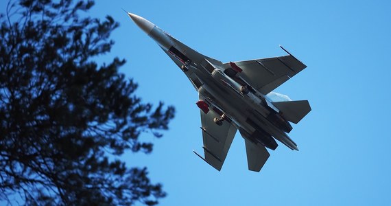 Rosyjski myśliwiec Su-34 w czwartek wieczorem "zgubił" bombę nad leżącym przy granicy z Ukrainą rosyjskim miastem Biełgorod; dwie osoby są ranne - poinformowała agencja Reutera, powołując się na rosyjskie media. Ukraińska Prawda opublikowała moment wybuchu bomby.