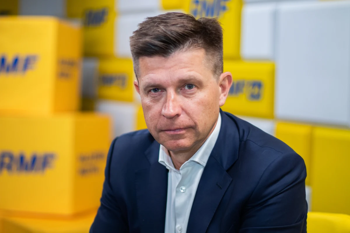 „Nie wykluczam takiego wariantu. Jestem namawiany. Natomiast nie chciałbym więcej w tej sprawie na tym etapie powiedzieć, dlatego że to jest lista senacka, która musi być formułą uzgodnień między wszystkimi partiami” – powiedział o możliwym starcie w wyborach do Senatu gość Porannej rozmowy w RMF FM, Ryszard Petru.