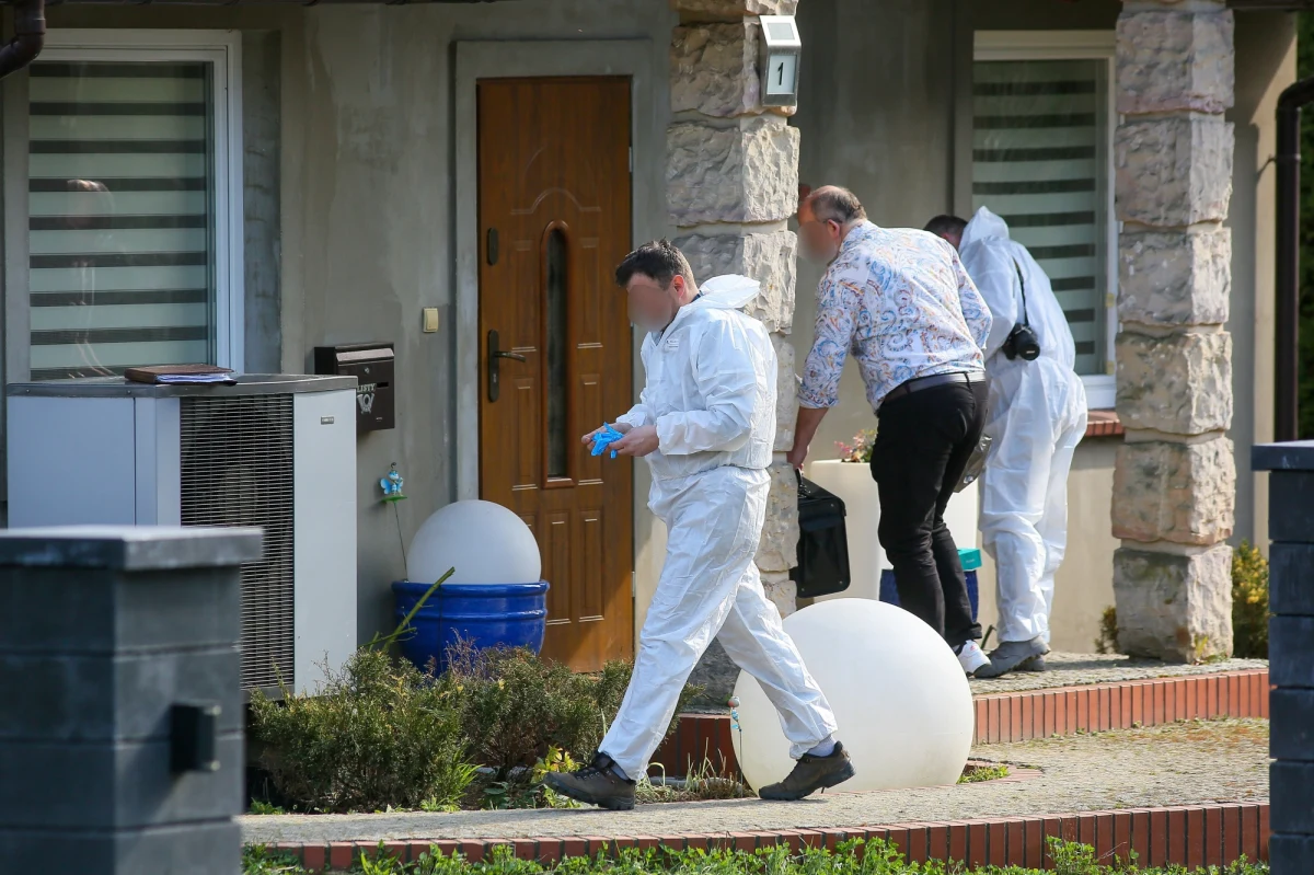 Prokuratura wszczęła śledztwo w kierunku zabójstwa dwóch dziewczynek w Kobylej Górze - poinformował prokurator Marcin Kubiak z Prokuratury Okręgowej w Ostrowie Wielkopolskim. Ciała 9- i 13-latki znalazł wczoraj ich ojciec. W domu była także ich matka. Kobieta była nieprzytomna.