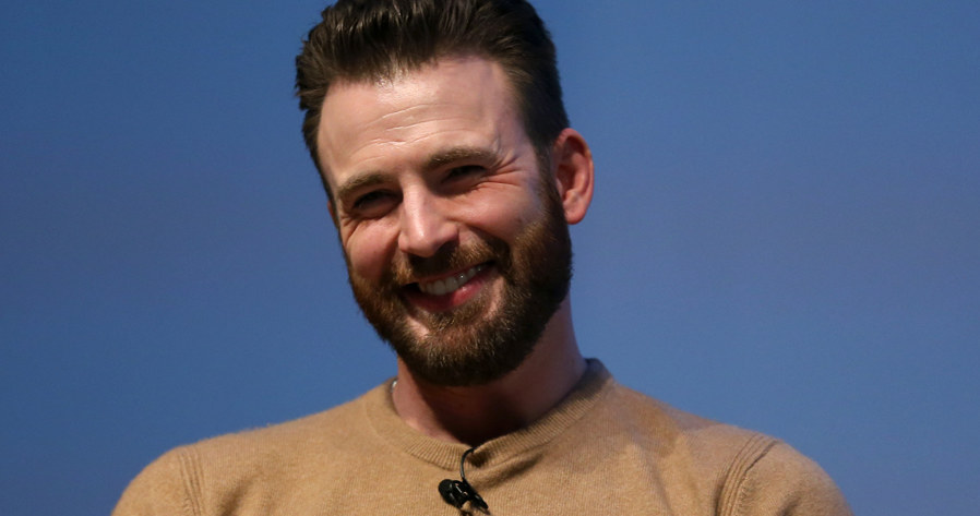 Chris Evans w najnowszym wywiadzie opowiedział o swoich niegdysiejszych problemach ze znalezieniem drugiej połówki. Gwiazdor, który w zeszłym roku został okrzyknięty przez magazyn "People" najseksowniejszym żyjącym mężczyzną, zdradził, iż w przeszłości doświadczył bolesnego odrzucenia. "W pewnym momencie kobieta ta odpisywała coraz rzadziej i już wiedziałem, że jestem niedbale spychany na bok" - wyjawił aktor.