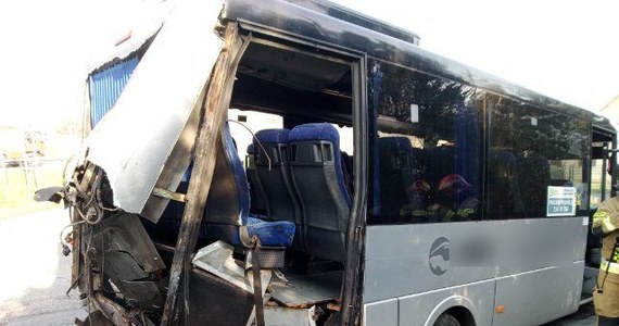 Pięć osób zostało rannych w wypadku na zakopiance między Myślenicami a Krakowem. W Jaworniku samochód osobowy zderzył się z autobusem.