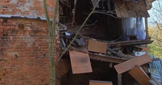 W Białej Nyskiej (woj. opolskie) zawaliła się część domu jednorodzinnego, w którym przebywało osiem osób. Nikt nie odniósł obrażeń.